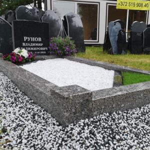 Mälestuskivi graniidist Taasspnd